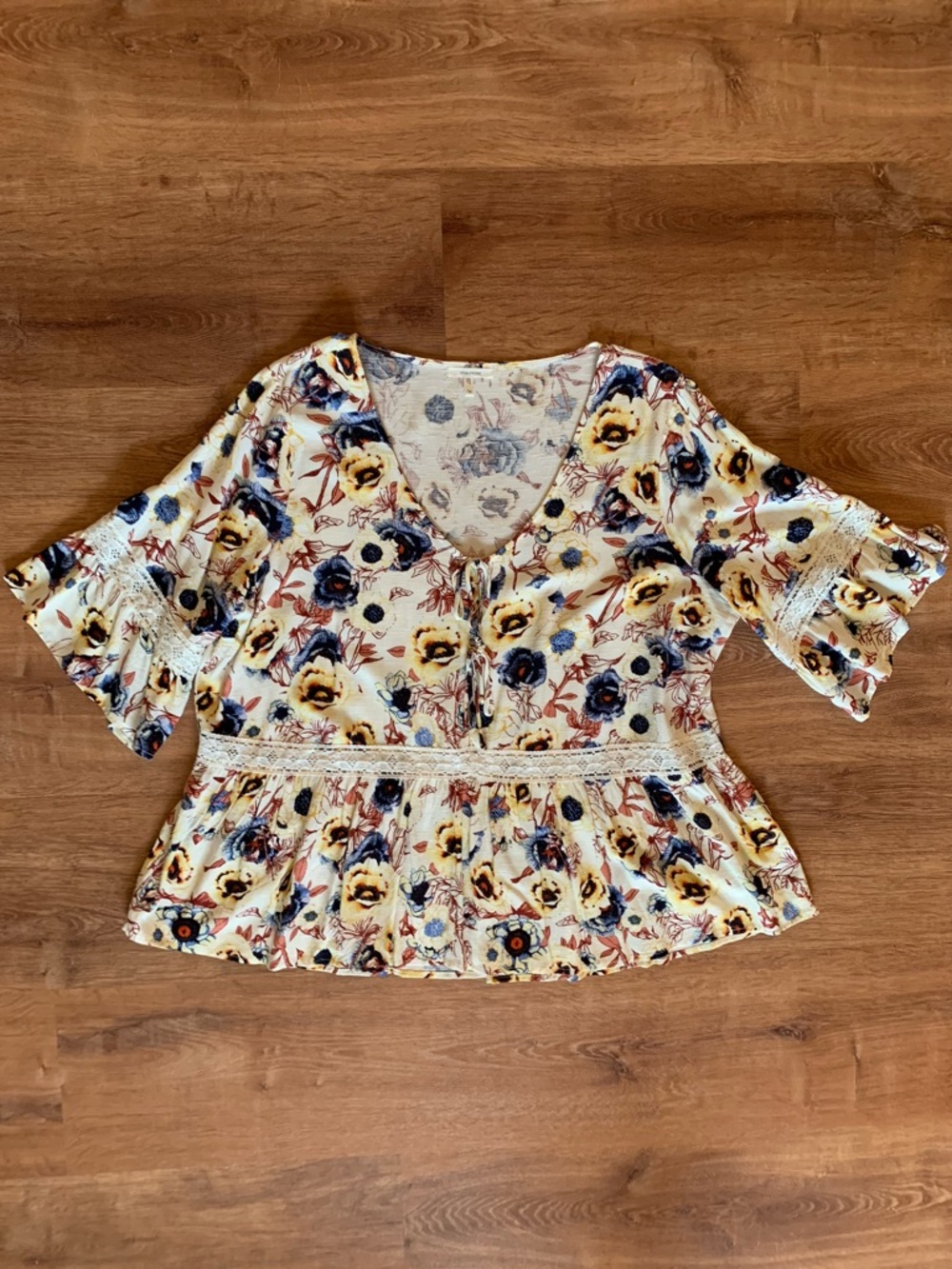 Maurices NWOT Floral Babydoll Peplum Boho Peasant Top 1X Lace Trim Cream Blue - Picture 2 of 14